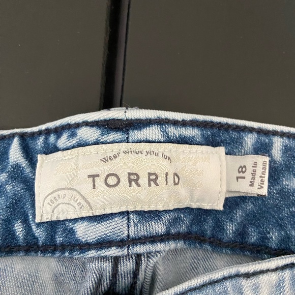 Torrid acid wash jean shorts - Picture 2 of 3